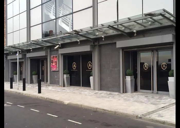 Hotel The Grand Astoria 2*